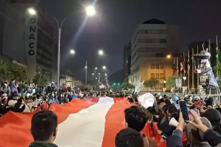 Cierran avenida Abancay por protesta de transportistas y 'Generacin Z'