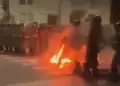 Marcha de transportistas y 'Generacin Z': Polica termina herido tras ataque con bomba molotov