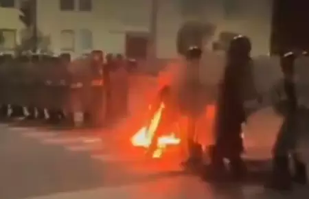 Polica termina herido tras ataque con bomba molotov