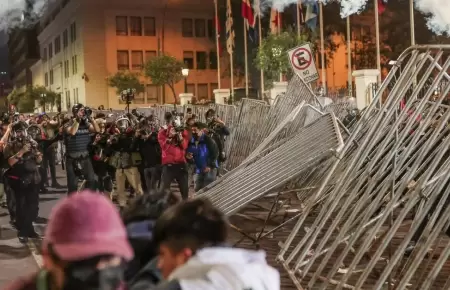 Enfrentamientos frente al Congreso.
