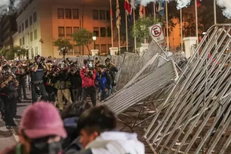 Enfrentamientos frente al Congreso.