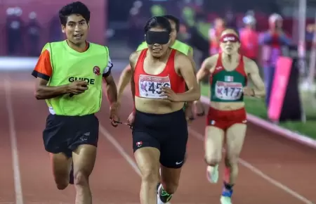 Paratleta Neri Mamani obtiene medalla de oro en la India.