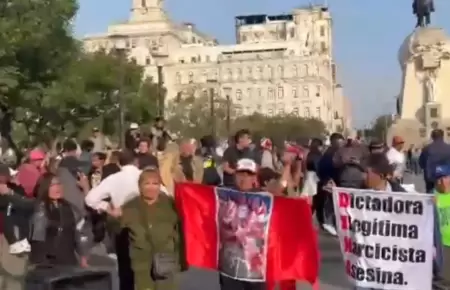 Manifestantes comenzaron a llegar a la Plaza San Martn.