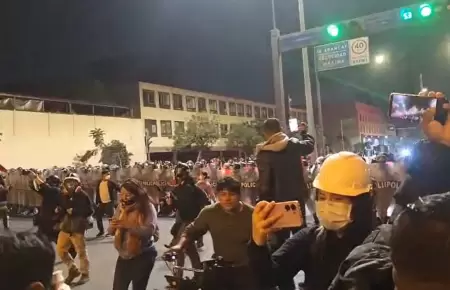 PNP reprimi marchas en avenida Abancay.