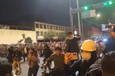 PNP reprimi marchas en avenida Abancay.