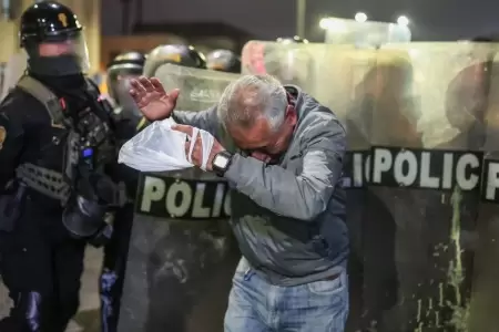 Adulto mayor fue agredido por la PNP en la Av. Abancay.