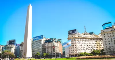 Descuento en pasajes durante el Travel Sale 2025.