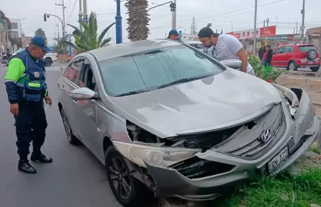 Accidente vehicular alarma en la avenida Municipal de Tacna.