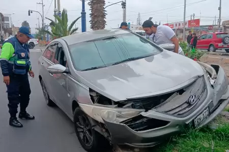 Accidente vehicular alarma en la avenida Municipal de Tacna.
