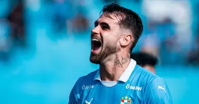 Felipe Vizeu celebra uno de sus goles ante Ayacucho FC.