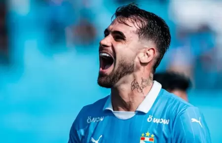 Felipe Vizeu celebra uno de sus goles ante Ayacucho FC.