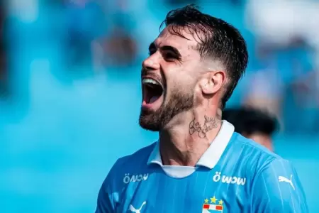 Felipe Vizeu celebra uno de sus goles ante Ayacucho FC.