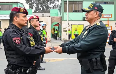 Vctor Zanabria participa de ceremonia policial