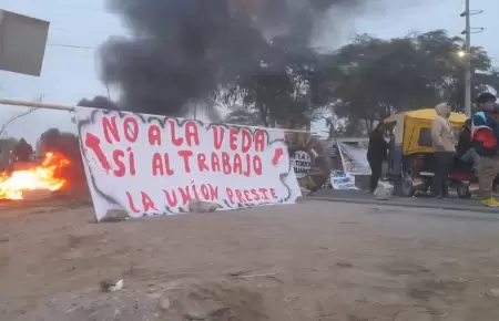 Pescadores de pota acatan paro en Sechura y Paita.