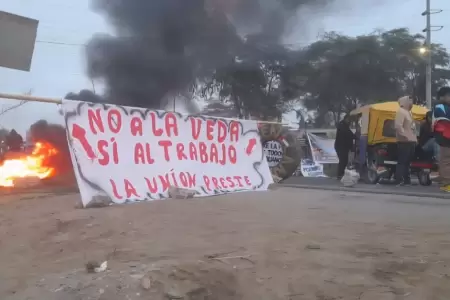 Pescadores de pota acatan paro en Sechura y Paita.