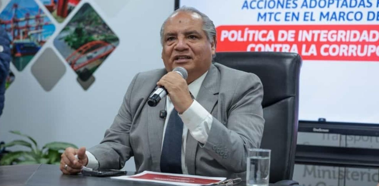 César Sandoval Pozo renuncia irrevocablemente al Ministerio de Transportes y Comunicaciones