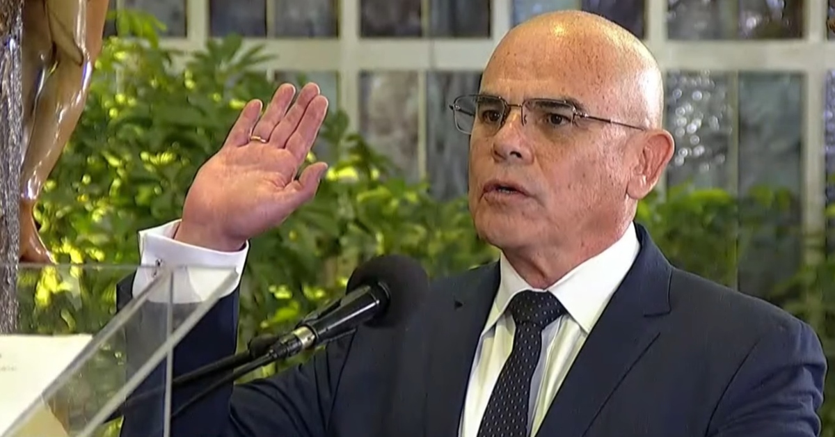 Ernesto �lvarez jurament� como premier.