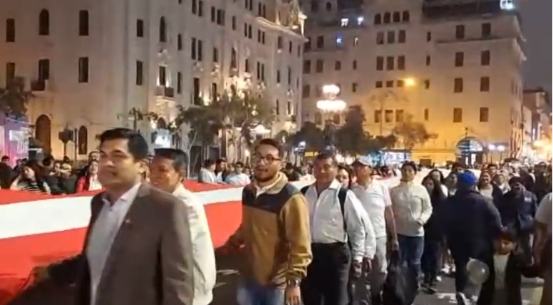 Ciudadanos de diversos distritos realizan marcha por la paz en Plaza San Martn