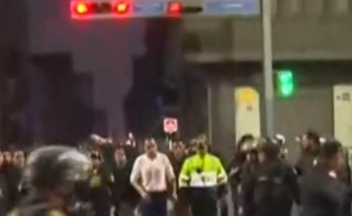 Jos Jer fue acompaado por efectivos policiales