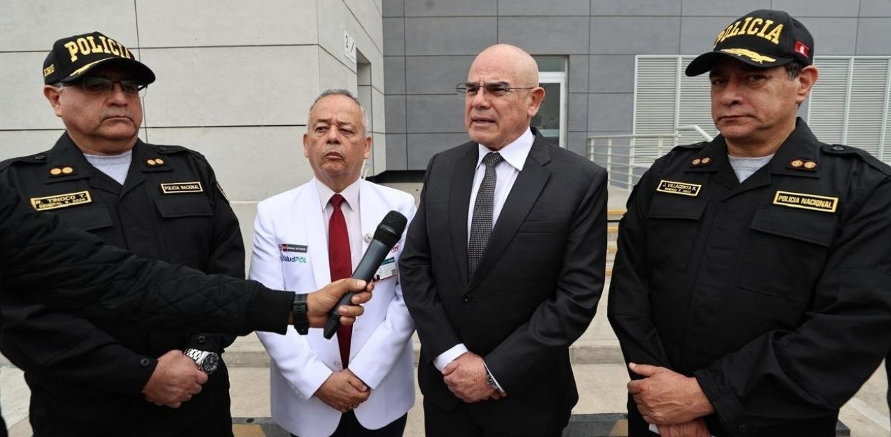 Premier Álvarez visita a policías heridos tras protestas: "Fueron atacados de una manera cruel"