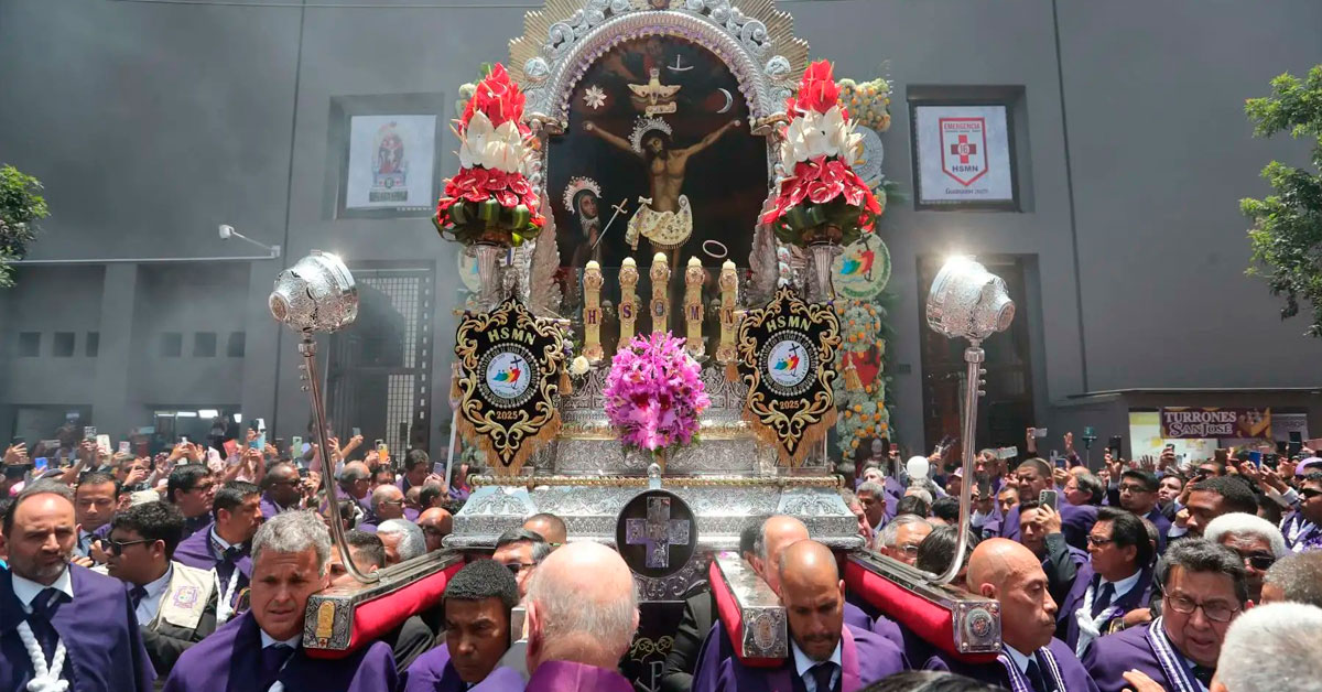 Segundo recorrido del Señor de los Milagros.