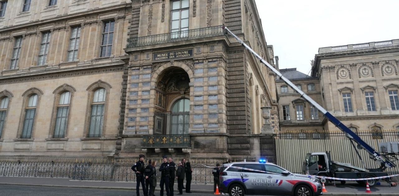 Asalto en el Museo del Louvre de Francia: Joyas históricas de Napoleón y de la emperatriz Eugenia con paradero desconocido