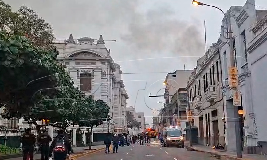 Incendio cerca al Congreso de la República.