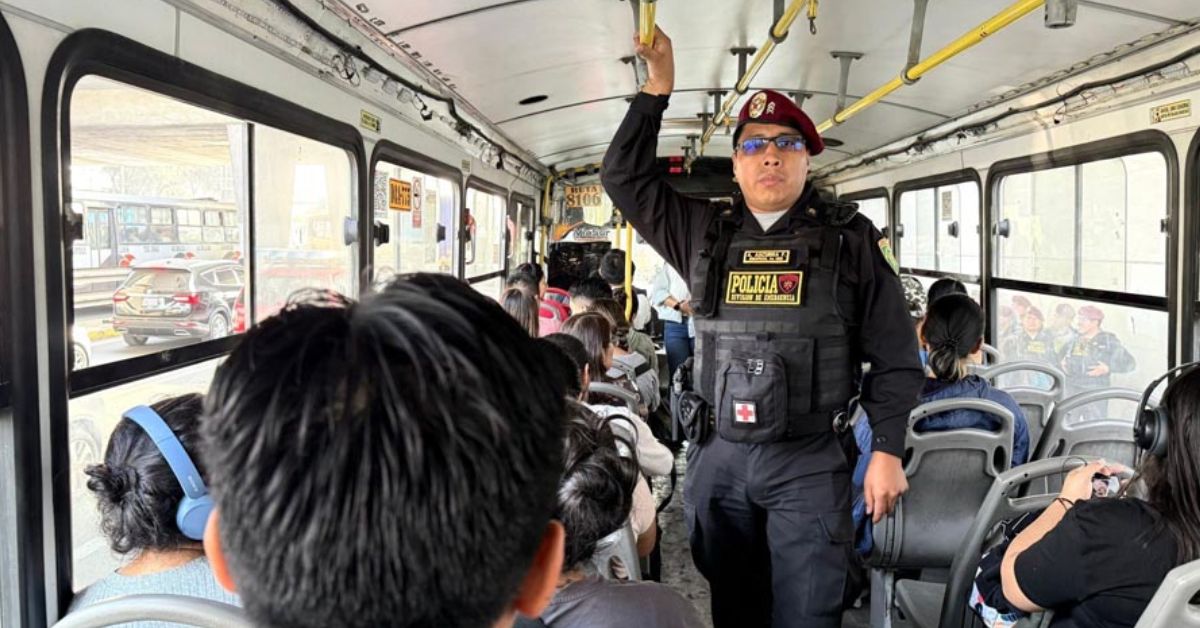 Congreso: Presentan proyecto de ley para eliminar pase libre de policías en transporte público