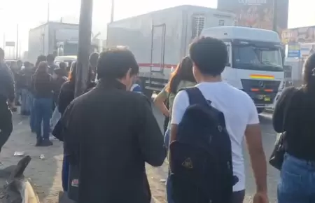Combis y colectivos suben pasajes en Carretera Central en Ate.