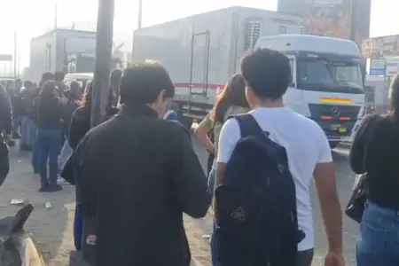 Combis y colectivos suben pasajes en Carretera Central en Ate.