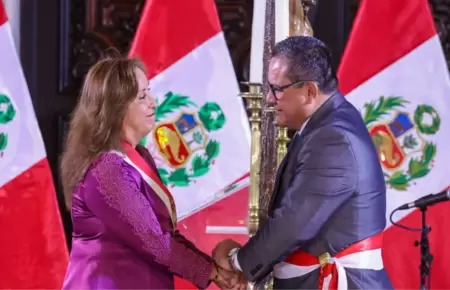 Renuncia de Santivez habra sido "programada" con la presidenta Boluarte, sea