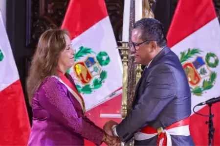 Renuncia de Santivez habra sido "programada" con la presidenta Boluarte, sea