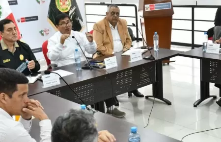 Mesa de trabajo para atender las demandas de los transportistas.