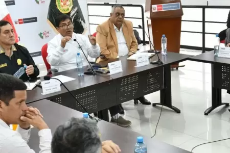 Mesa de trabajo para atender las demandas de los transportistas.