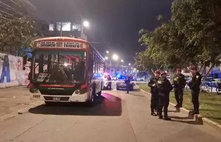 Balean bus en San Juan de Lurigancho y dejan grave al chofer