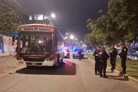 Balean bus en San Juan de Lurigancho y dejan grave al chofer