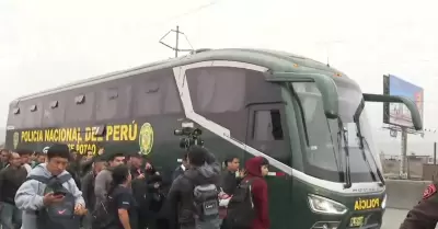 Buses de la PNP al servicio de los pasajeros.