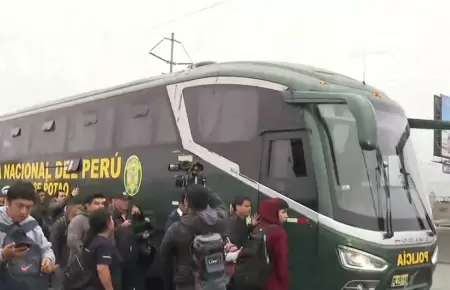 Buses de la PNP al servicio de los pasajeros.