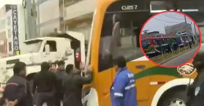 Bloquean vas de SJL en paro de transportistas.