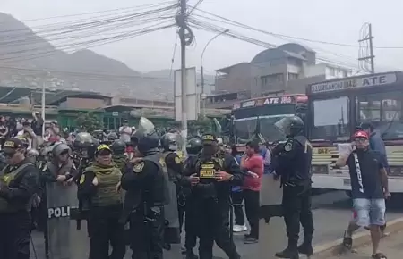 Tensin entre la PNP y transportistas de la 75 en SJL.