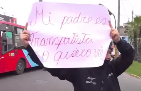 Familiares de transportistas se unen al paro.