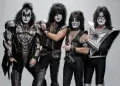 Gene Simmons, cono de Kiss, es hospitalizado tras sufrir terrible accidente: Se estrell contra un vehculo