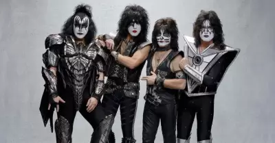 Ícono de Kiss se estrella contra vehículo