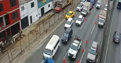 Accidente en Vía de Evitamiento generó caos vehicular con sentido al norte.