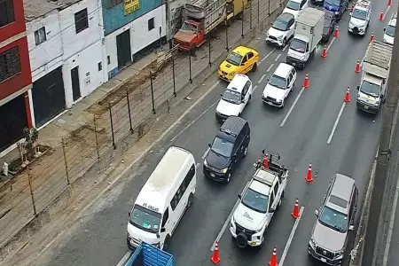 Accidente en Va de Evitamiento gener caos vehicular con sentido al norte.