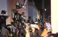 Manifestantes se trasladaron a los exteriores de la embajada de Ecuador respaldando la vacancia