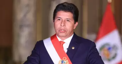 Pedro Castillo exige volver al poder