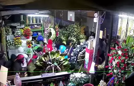 30 encapuchados destruyen el mercado de flores Uniflor durante violento intento
