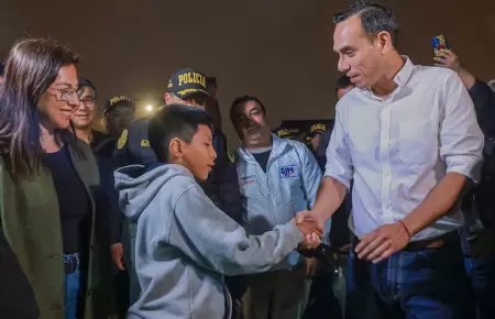 Nio conmovi a Jer en campamento de damnificados por incendio en SJM