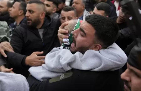 Primeros rehenes palestinos son liberados por Israel.